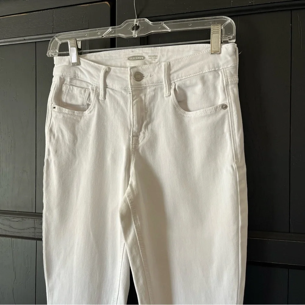 Old Navy White Rock Star Skinny Jeans. 0.